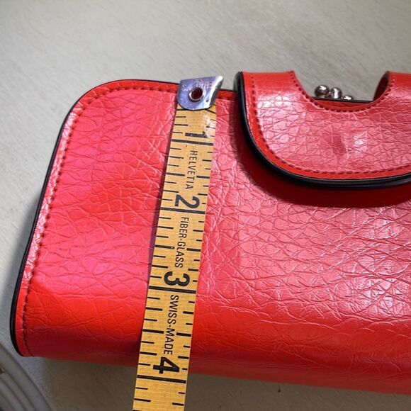 Vintage 1960’s70’s orange faux leather wristlet. - Picture 13 of 16